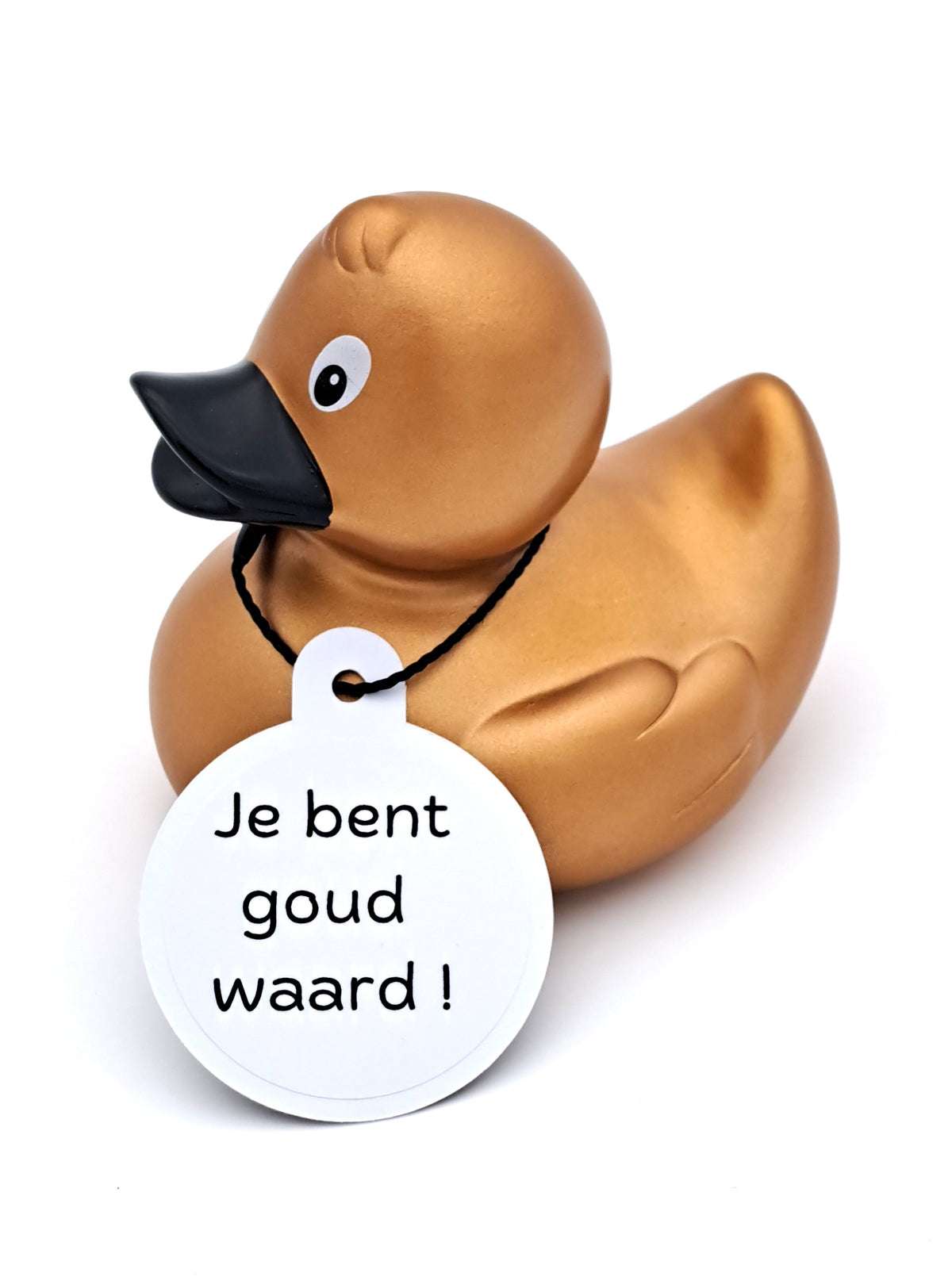 Goudkleurige badeend met zwarte snavel en een witte hangtag met de tekst ‘Je bent goud waard!’.