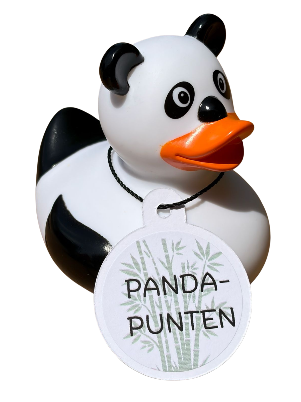 Zwart-witte pandabadeend met oranje snavel en een hangtag met bamboe en de tekst ‘Pandapunten’.