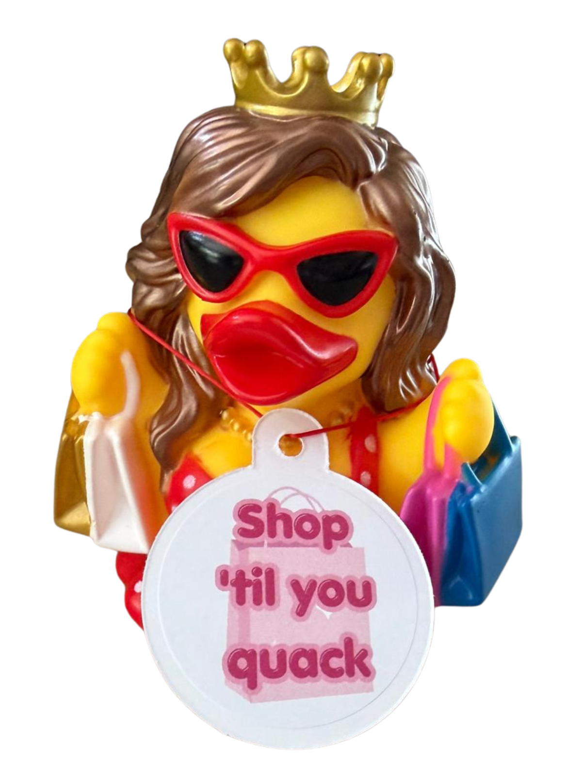 Gele shoppingbadeend met gouden kroon, rode zonnebril, winkeltassen en een hangtag met de tekst ‘Shop ’til you quack’.