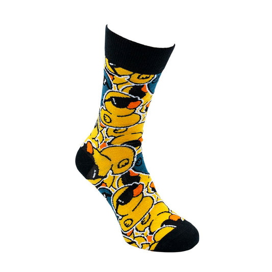 Sok met een patroon van gele badeenden met zwarte zonnebrillen en oranje snavels, met zwarte boord, hiel en teen.