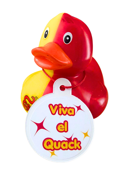 Rood-gele badeend in de kleuren van de Spaanse vlag met oranje snavel en een hangtag met de tekst ‘Viva el Quack’.