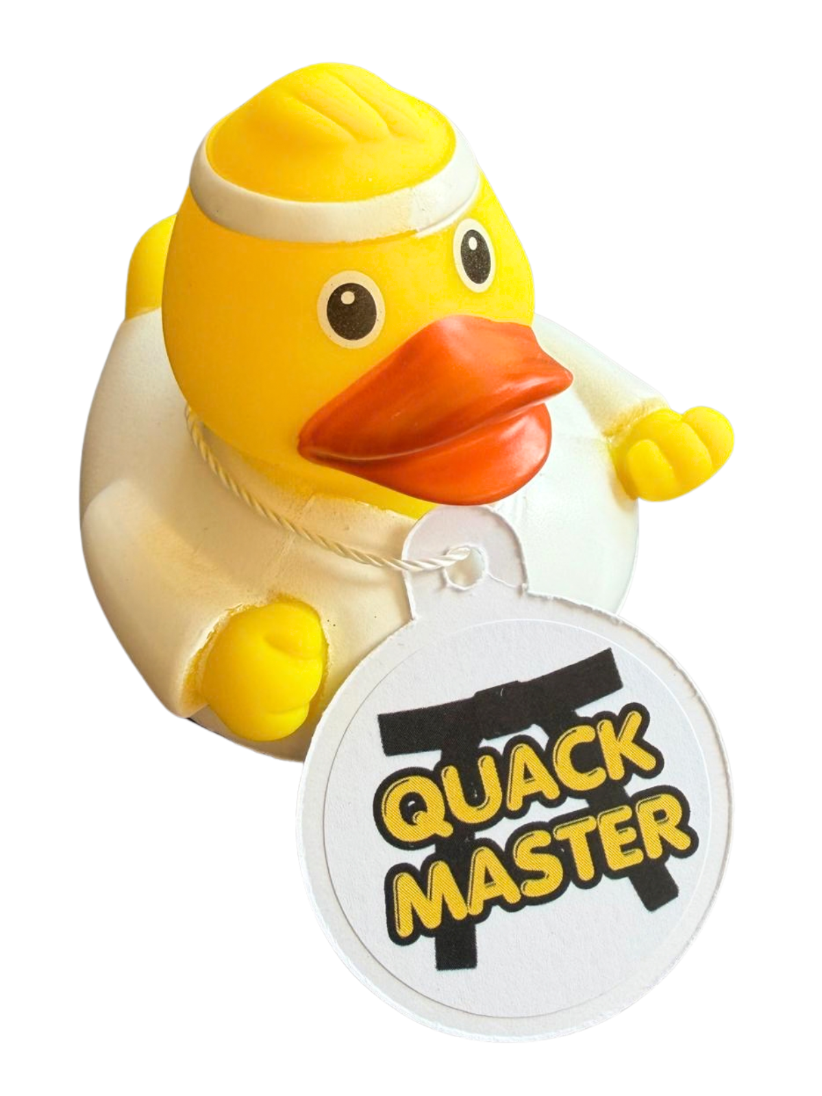 Gele badeend in wit vechtsportpak met witte hoofdband en een kaartje met de tekst ‘Quack Master’.