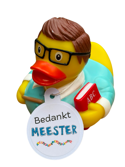 Gele meesterbadeend met bruin haar, zwarte bril, turquoise kleding, aanwijsstok en rood ABC-boek, met een witte hangtag ‘Bedankt